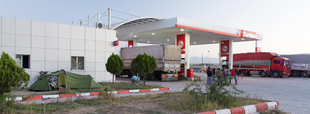 We thought this patch of grass was suitable. However, it was right outside the toilets, so we had a steady stream of noisy travellers wandering past the tent throughout the night. The grass was also littered with tiny thorns that managed to puncture both our sleeping mats.