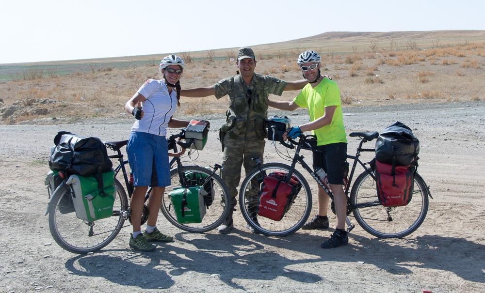 Friendly soldiers at Tuz Gölü